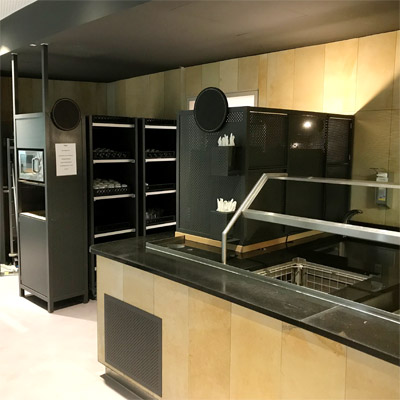 Verkleidung mit individuellem Servicewagen/Abr�umstation