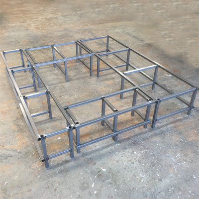 Stahlgestell hinterl�ftet