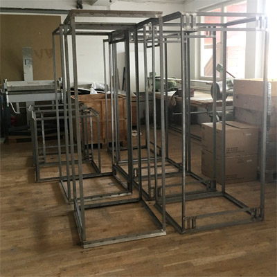 Stahlgestell Pr�sentationsturm geschweisst