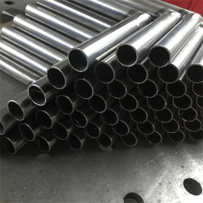 Winkelrohr aus Metall als M�belverbinder